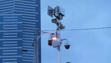 墨爾本街頭驚現(xiàn)持槍神秘人 監(jiān)控捕捉緊張一幕，警方迅速介入